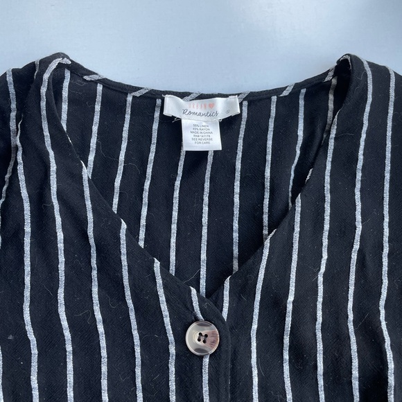 Short Boutique Button-down Shirt - Picture 2 of 3